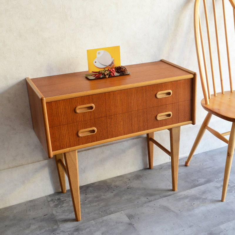 スウェーデンヴィンテージ　2段チェスト4-02