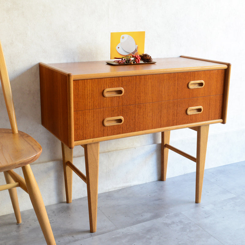 スウェーデンヴィンテージ　2段チェスト4-02