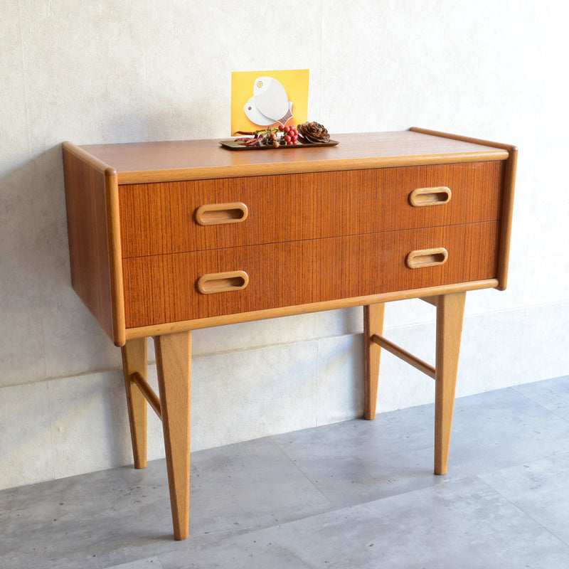 スウェーデンヴィンテージ　2段チェスト4-02