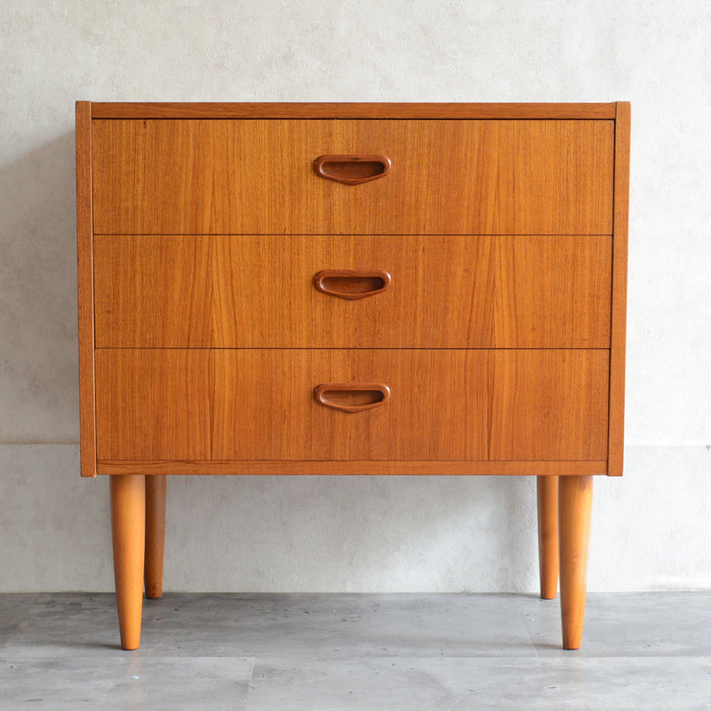 スウェーデン ヴィンテージ 3段 チェスト 4-08