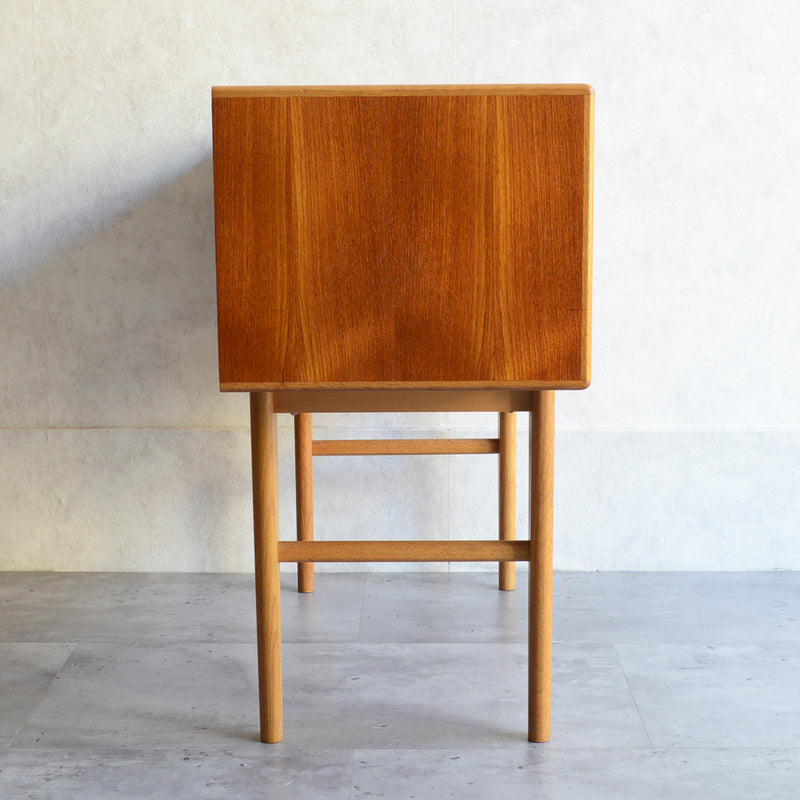 スウェーデンヴィンテージ　2段チェスト4-02