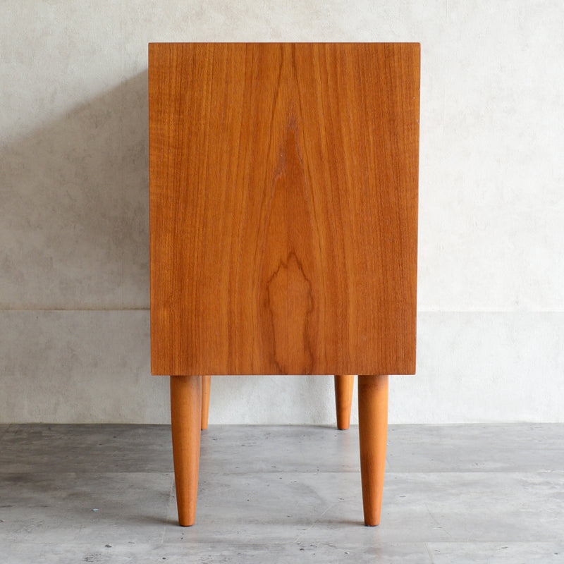 スウェーデン ヴィンテージ 3段 チェスト 4-08