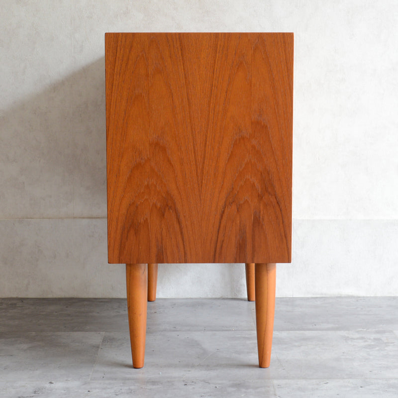 スウェーデン ヴィンテージ 3段 チェスト 4-08