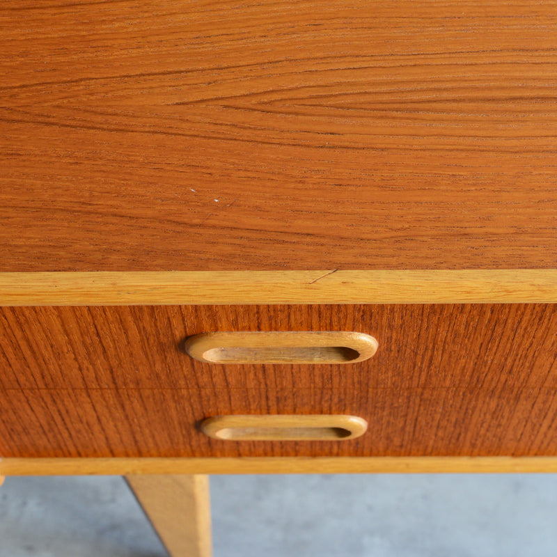 スウェーデンヴィンテージ　2段チェスト4-02