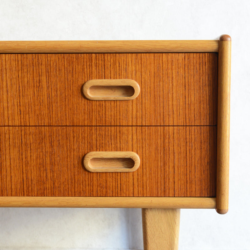 スウェーデンヴィンテージ　2段チェスト4-02