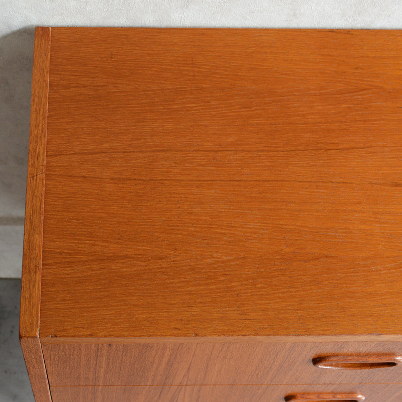 スウェーデン ヴィンテージ 3段 チェスト 4-08