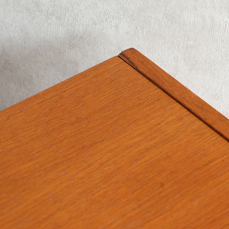 スウェーデン ヴィンテージ 3段 チェスト 4-08