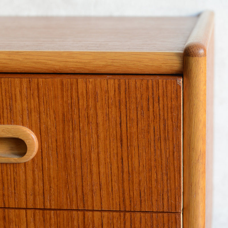 スウェーデンヴィンテージ　2段チェスト4-02