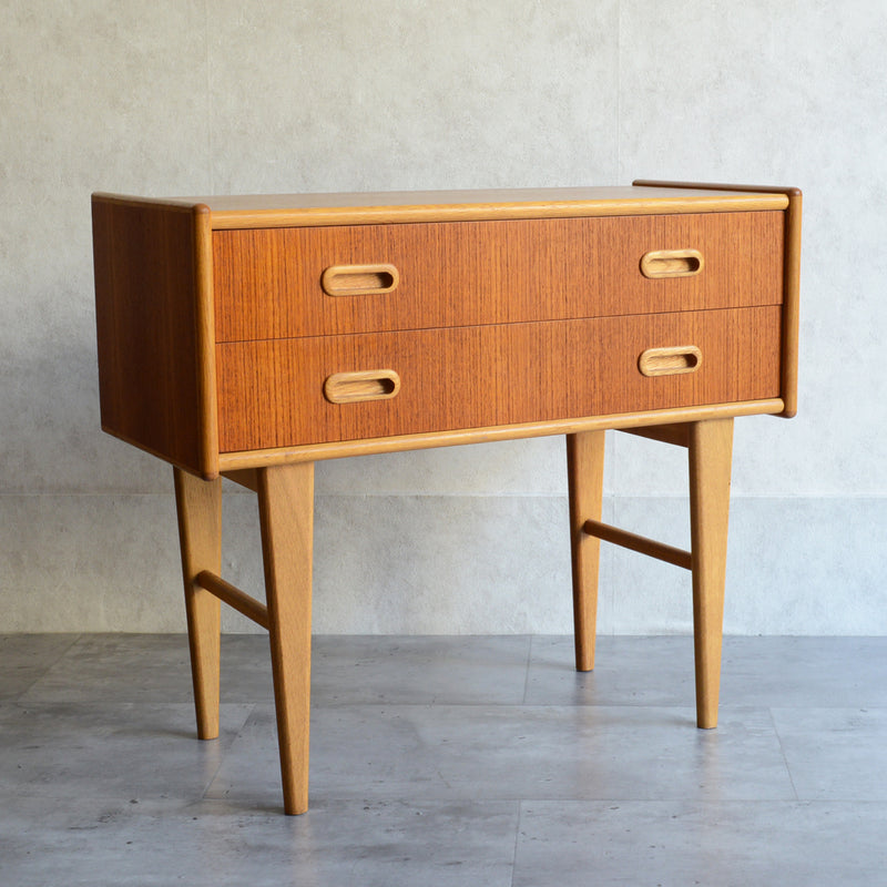 スウェーデンヴィンテージ　2段チェスト4-02