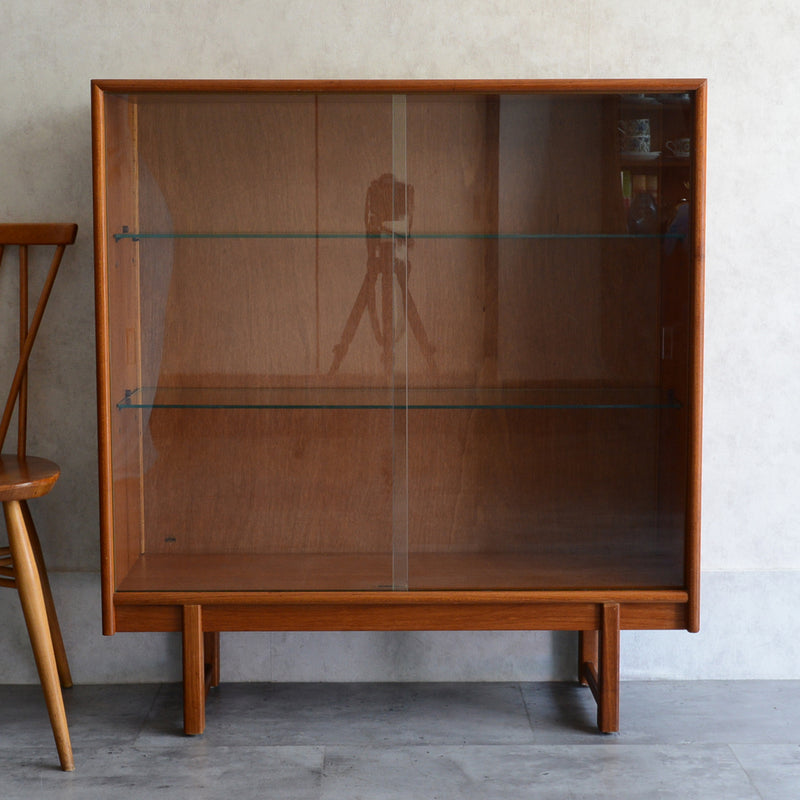 Turnidge ターニッジ　ガラスキャビネット