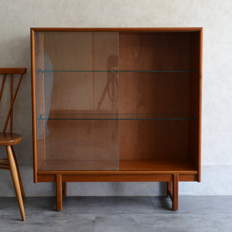 Turnidge ターニッジ　ガラスキャビネット