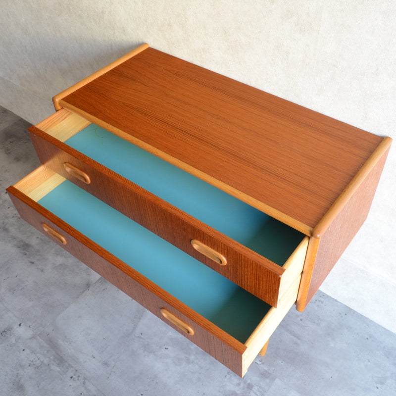 スウェーデンヴィンテージ　2段チェスト4-02