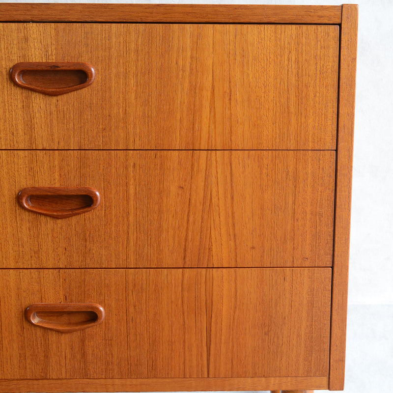 スウェーデン ヴィンテージ 3段 チェスト 4-08