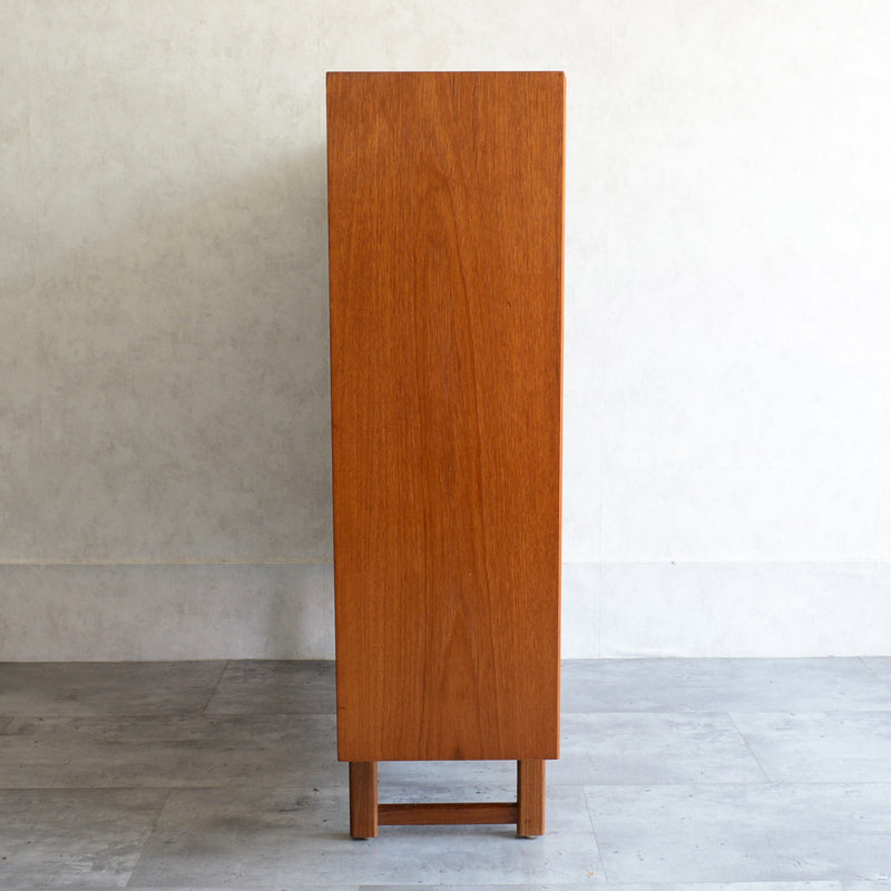 Turnidge ターニッジ　ガラスキャビネット