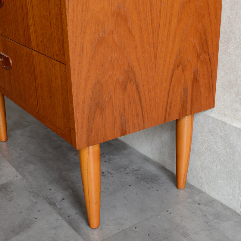 スウェーデン ヴィンテージ 3段 チェスト 4-08