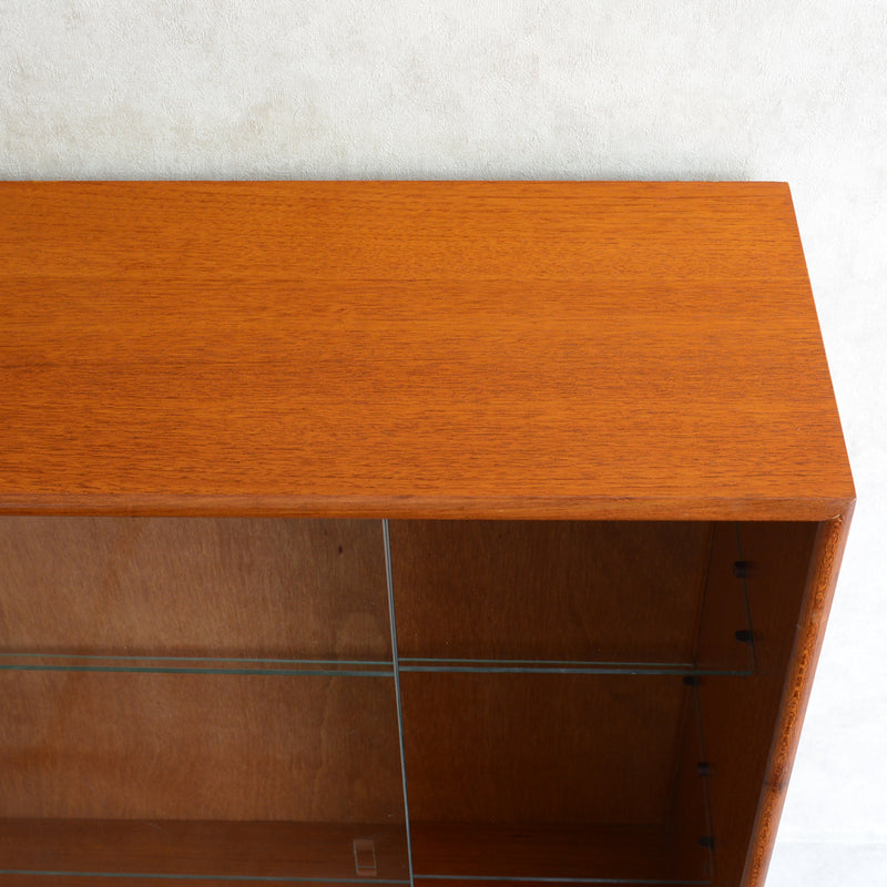 Turnidge ターニッジ　ガラスキャビネット