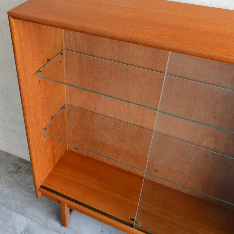 Turnidge ターニッジ　ガラスキャビネット