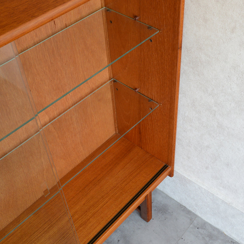 Turnidge ターニッジ　ガラスキャビネット