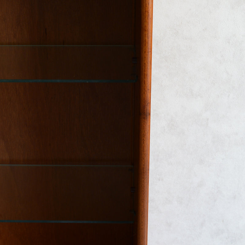 Turnidge ターニッジ　ガラスキャビネット