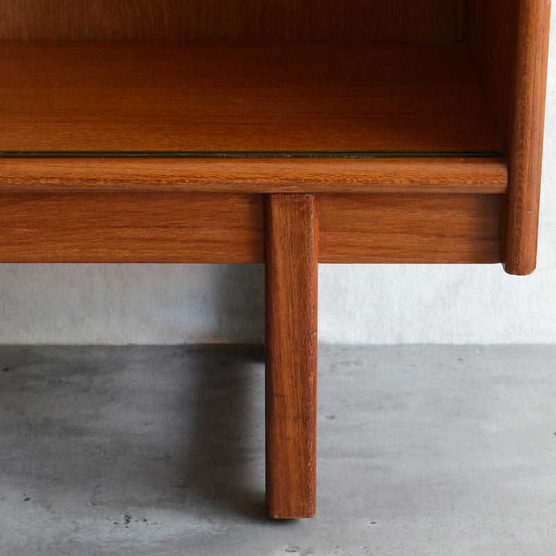 Turnidge ターニッジ　ガラスキャビネット