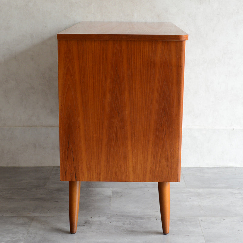 スウェーデンヴィンテージ　3段チェスト 4-09