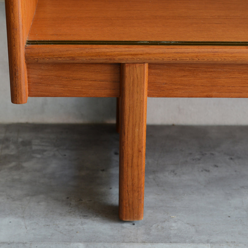 Turnidge ターニッジ　ガラスキャビネット