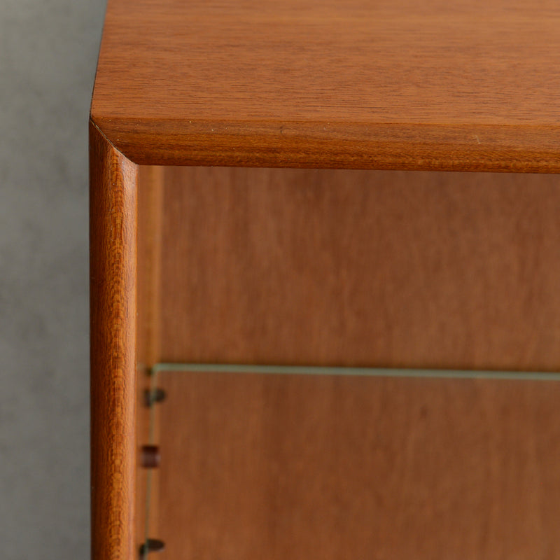 Turnidge ターニッジ　ガラスキャビネット