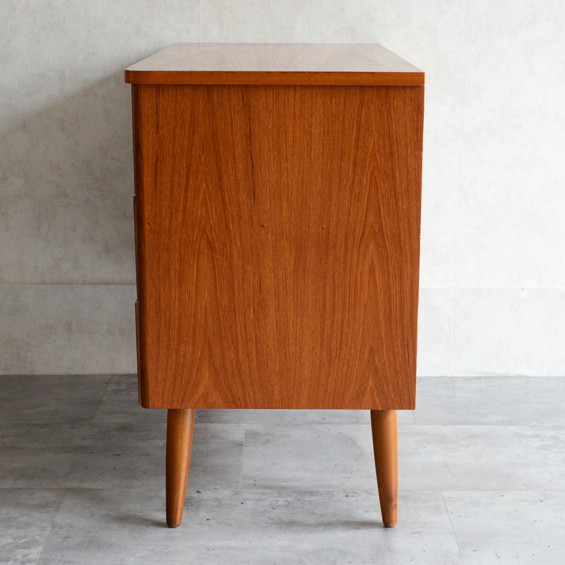 スウェーデンヴィンテージ　3段チェスト 4-09