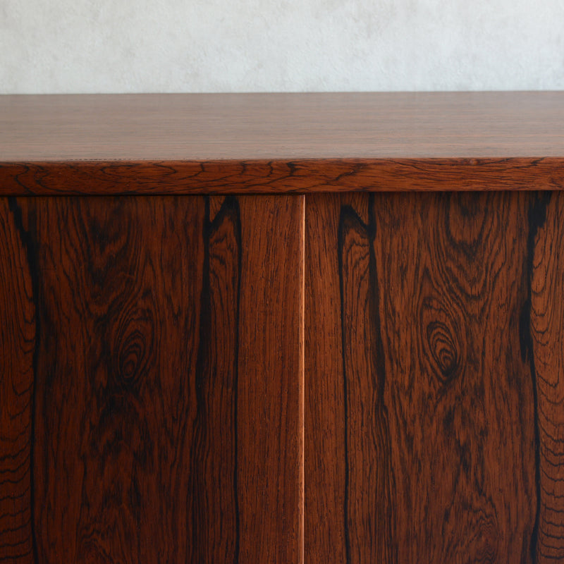 デンマーク ヴィンテージ　ローズウッド キャビネット