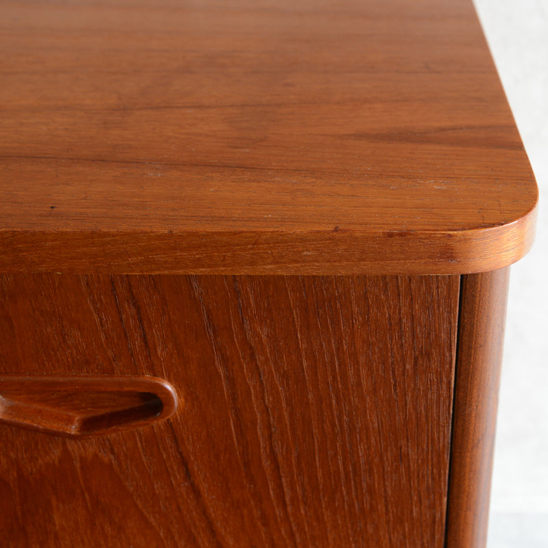 スウェーデンヴィンテージ　3段チェスト 4-09