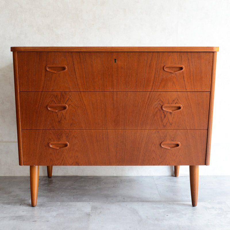 スウェーデンヴィンテージ　3段チェスト 4-09