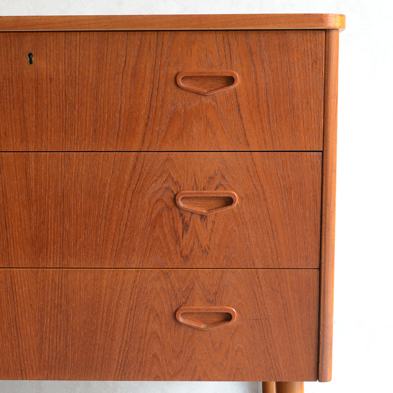 スウェーデンヴィンテージ　3段チェスト 4-09