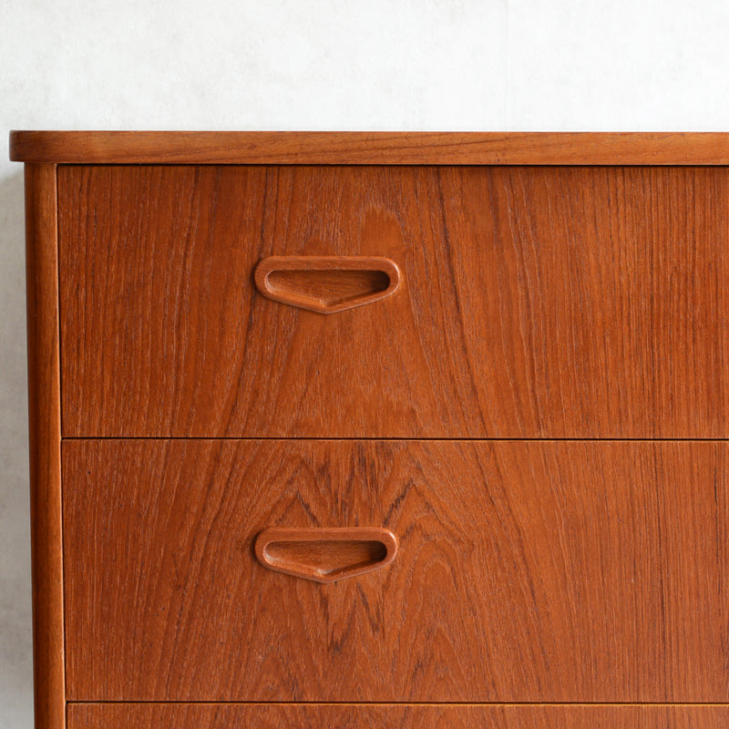 スウェーデンヴィンテージ　3段チェスト 4-09