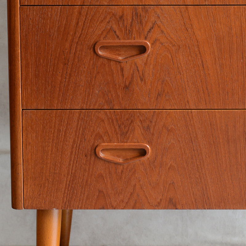 スウェーデンヴィンテージ　3段チェスト 4-09