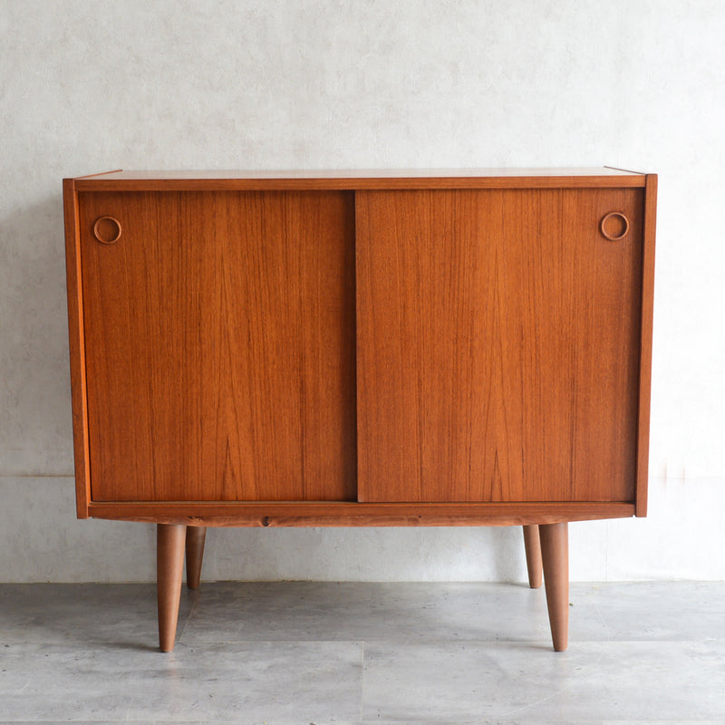 デンマーク ヴィンテージ キャビネット 5-5(丸把手・ウッドオイル仕上）