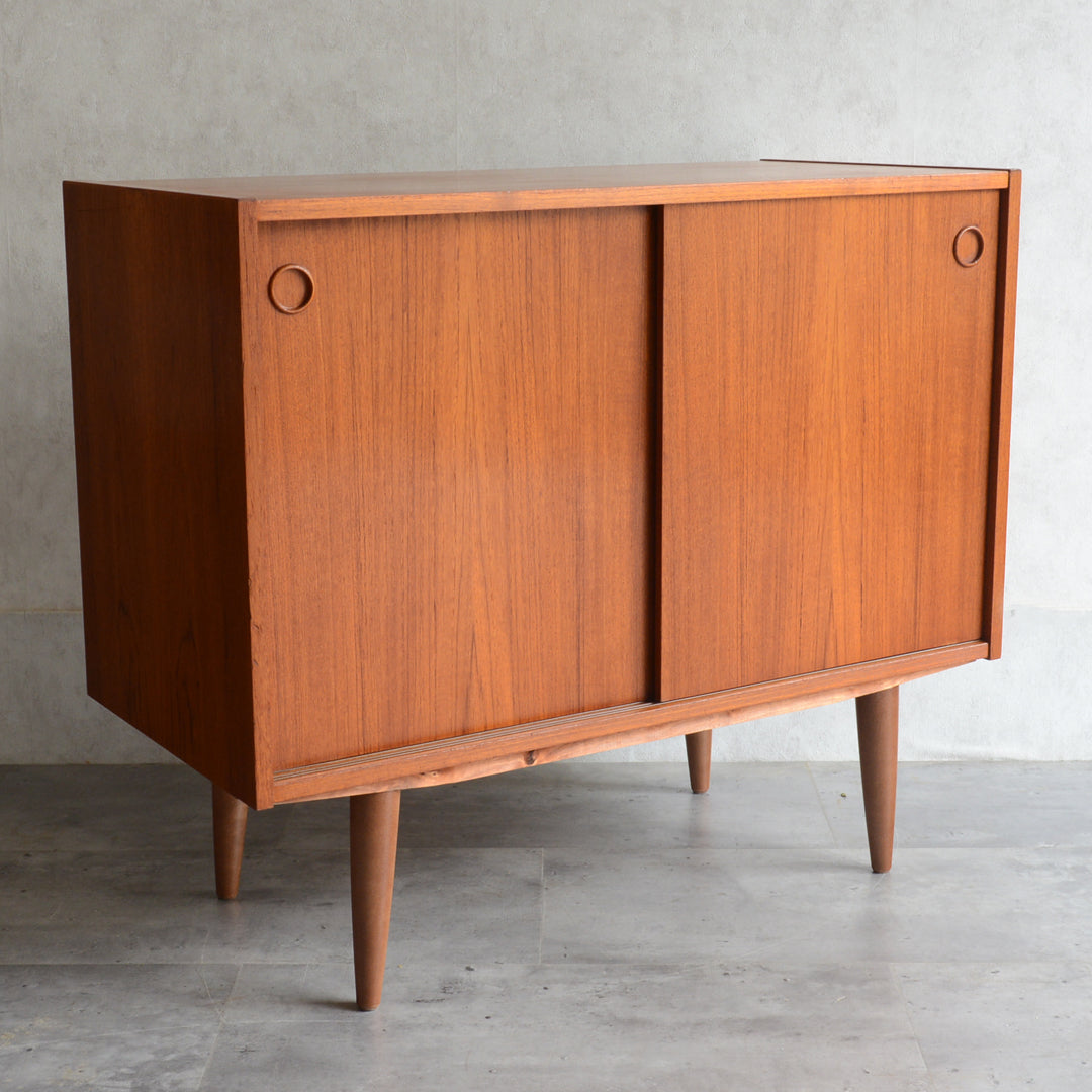 デンマーク ヴィンテージ キャビネット 5-5(丸把手・ウッドオイル仕上）