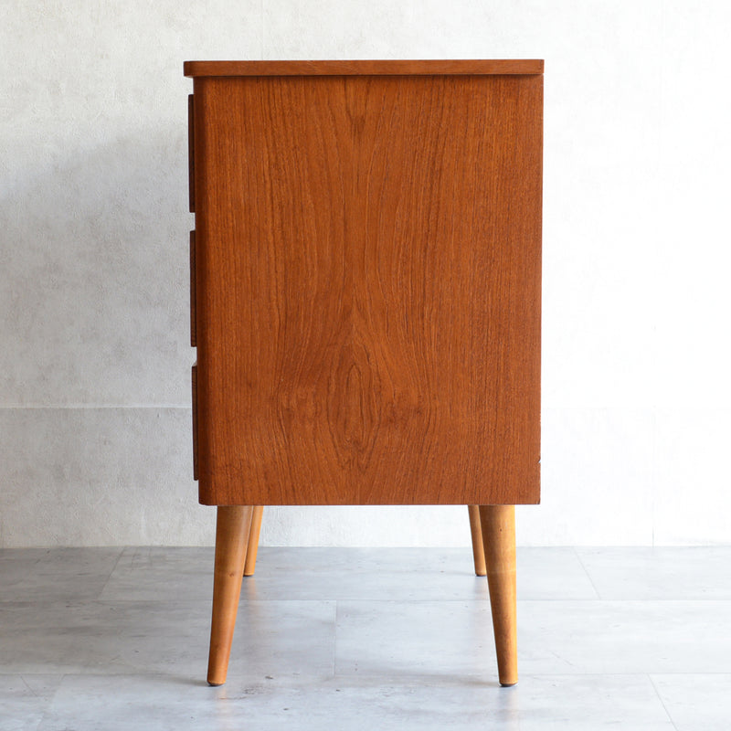 I様ご予約品　スウェーデンヴィンテージ　3段チェスト4-04