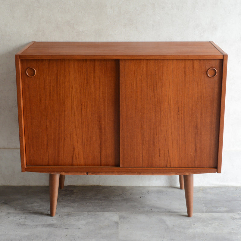 デンマーク ヴィンテージ キャビネット 5-5(丸把手・ウッドオイル仕上）