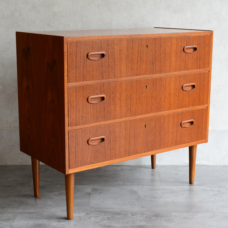 スウェーデン ヴィンテージ　3段チェスト 4-10