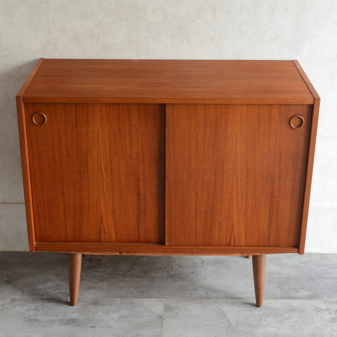 デンマーク ヴィンテージ キャビネット 5-5(丸把手・ウッドオイル仕上）