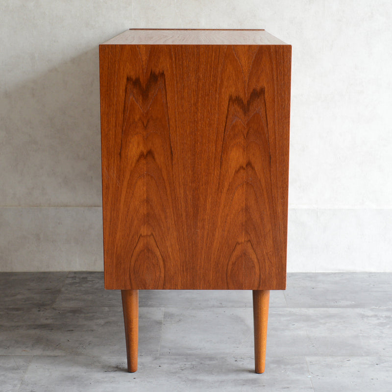 スウェーデン ヴィンテージ　3段チェスト 4-10