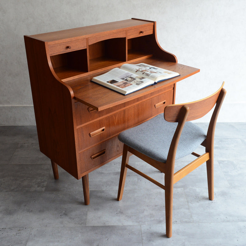 A様見学予約商品デンマークヴィンテージ　チークビューロー3-32(ミラー付き)