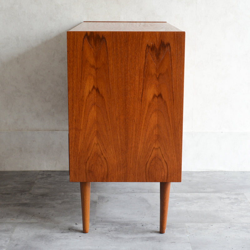 スウェーデン ヴィンテージ　3段チェスト 4-10