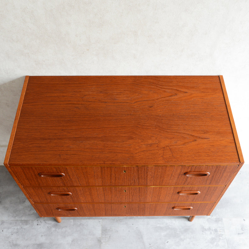 スウェーデン ヴィンテージ　3段チェスト 4-10