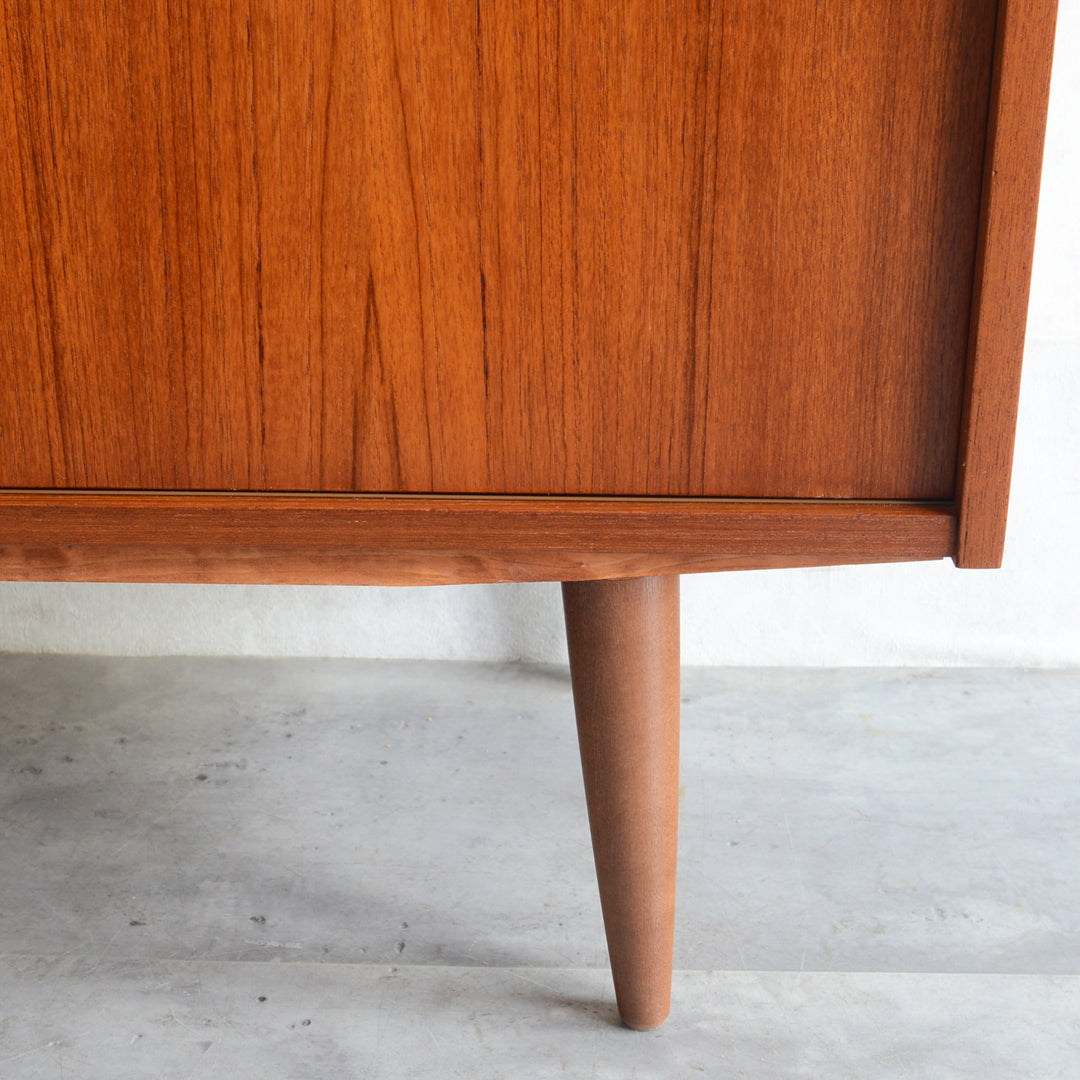 デンマーク ヴィンテージ キャビネット 5-5(丸把手・ウッドオイル仕上）