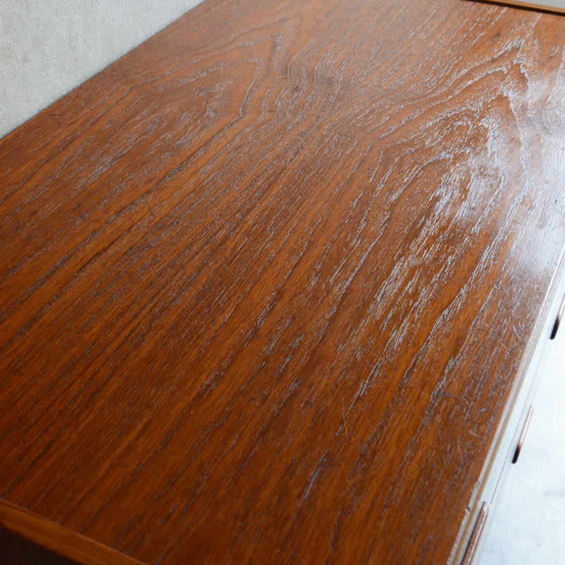 スウェーデン ヴィンテージ　3段チェスト 4-10