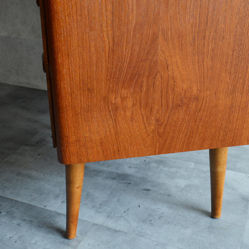 I様ご予約品　スウェーデンヴィンテージ　3段チェスト4-04