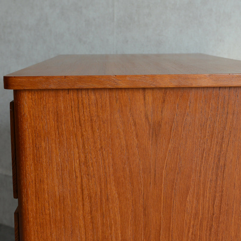 I様ご予約品　スウェーデンヴィンテージ　3段チェスト4-04