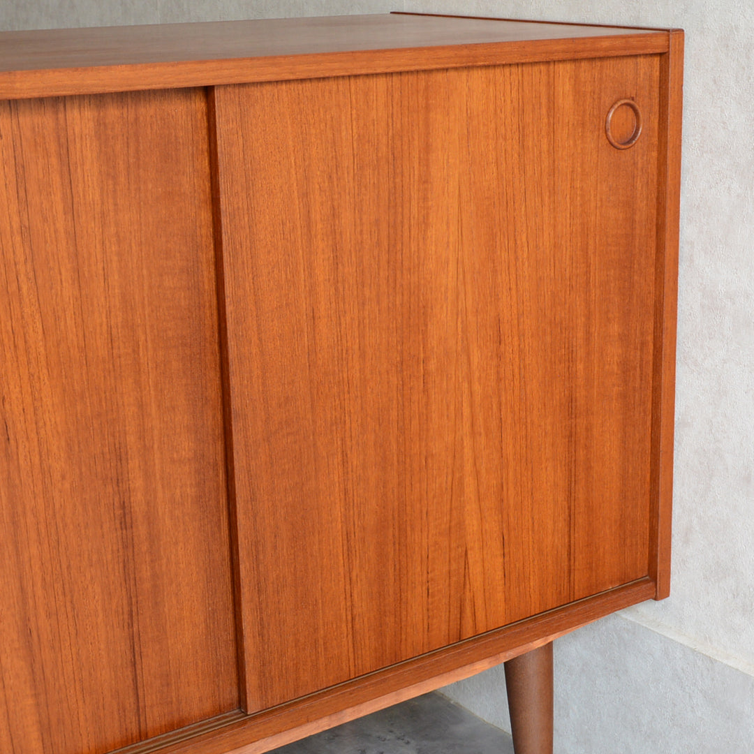 デンマーク ヴィンテージ キャビネット 5-5(丸把手・ウッドオイル仕上）