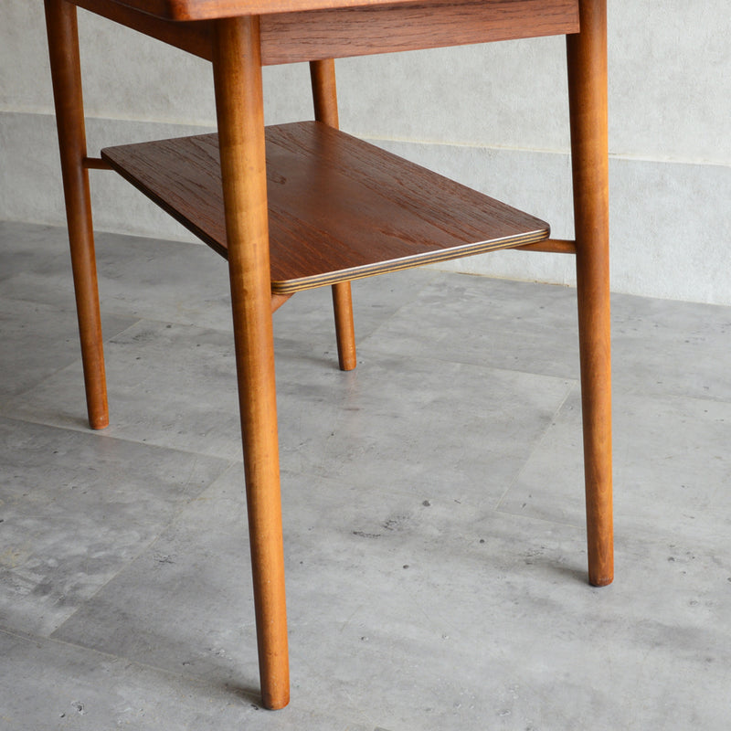 デンマーク ヴィンテージ　棚付サイドテーブル 5-2（ウッドオイル仕上）